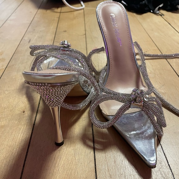 Public Desire CLEAR WRAP AROUND DIAMANTE BOW HEEL - Picture 5 of 7